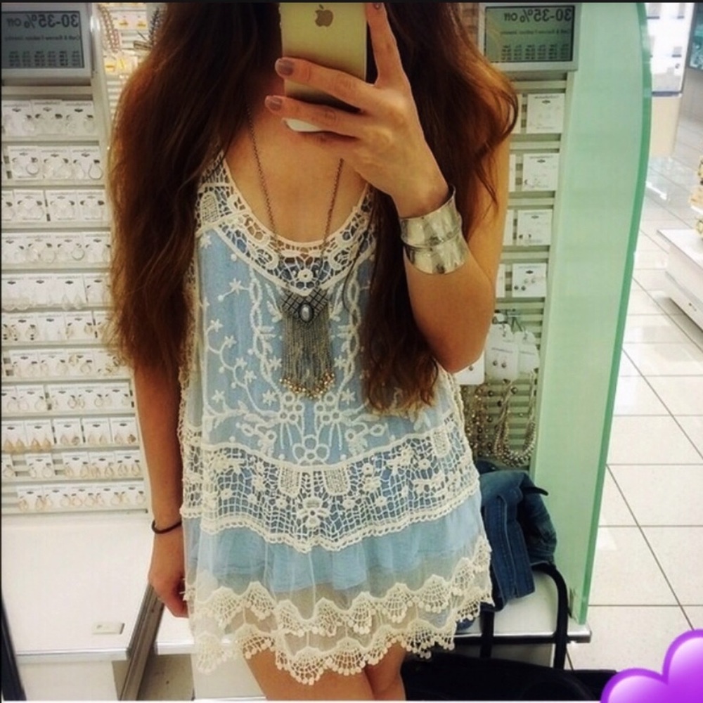 🎊HP1🎉VIVID COLLECTION OF NY lace top/cover up